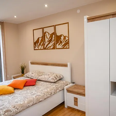 The White Horse Apartment