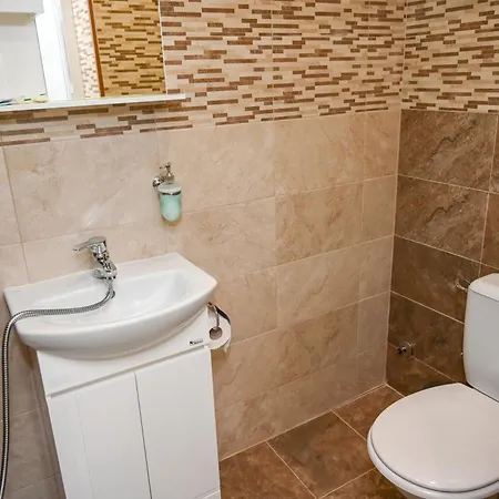 The White Horse Apartment