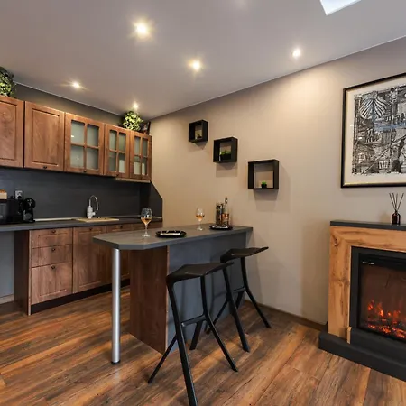 The White Horse Apartment *